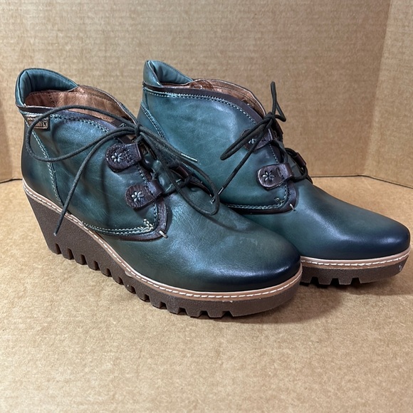 Women’s green leather Pikolinos lace up boot. Size 7.5.  NEW - Picture 1 of 5